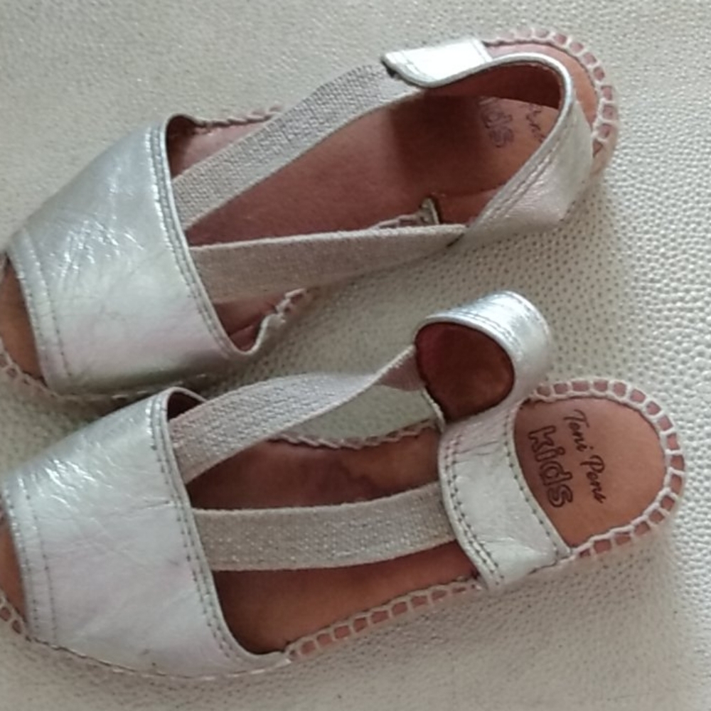 Shoes - Picture 5 of 6